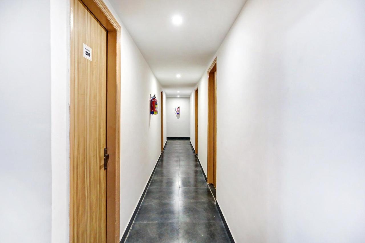 Oyo 81641 Collection O Hotel A1 Residency Új-Delhi Kültér fotó