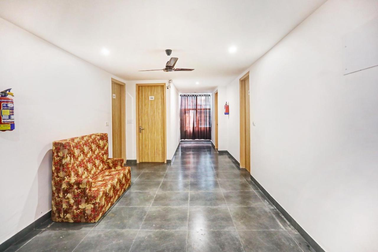 Oyo 81641 Collection O Hotel A1 Residency Új-Delhi Kültér fotó