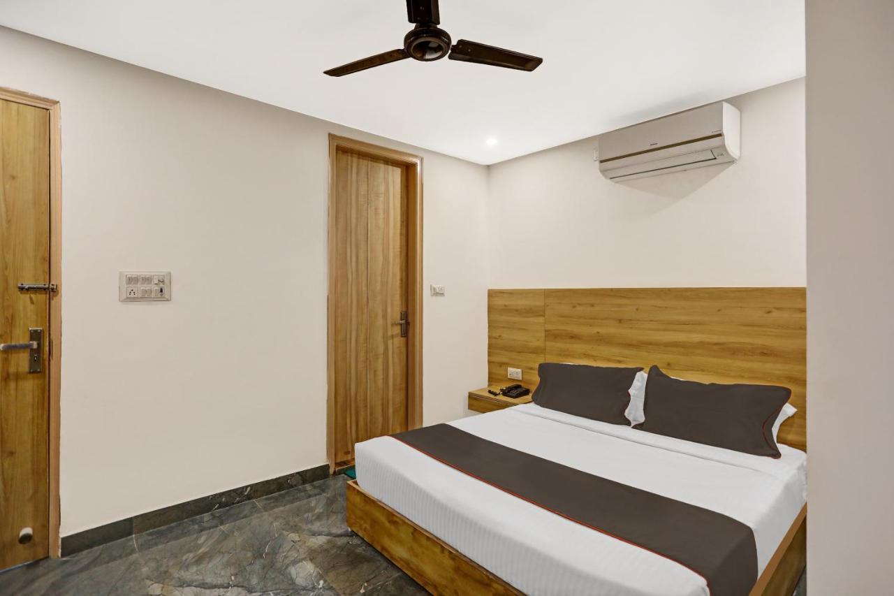 Oyo 81641 Collection O Hotel A1 Residency Új-Delhi Kültér fotó