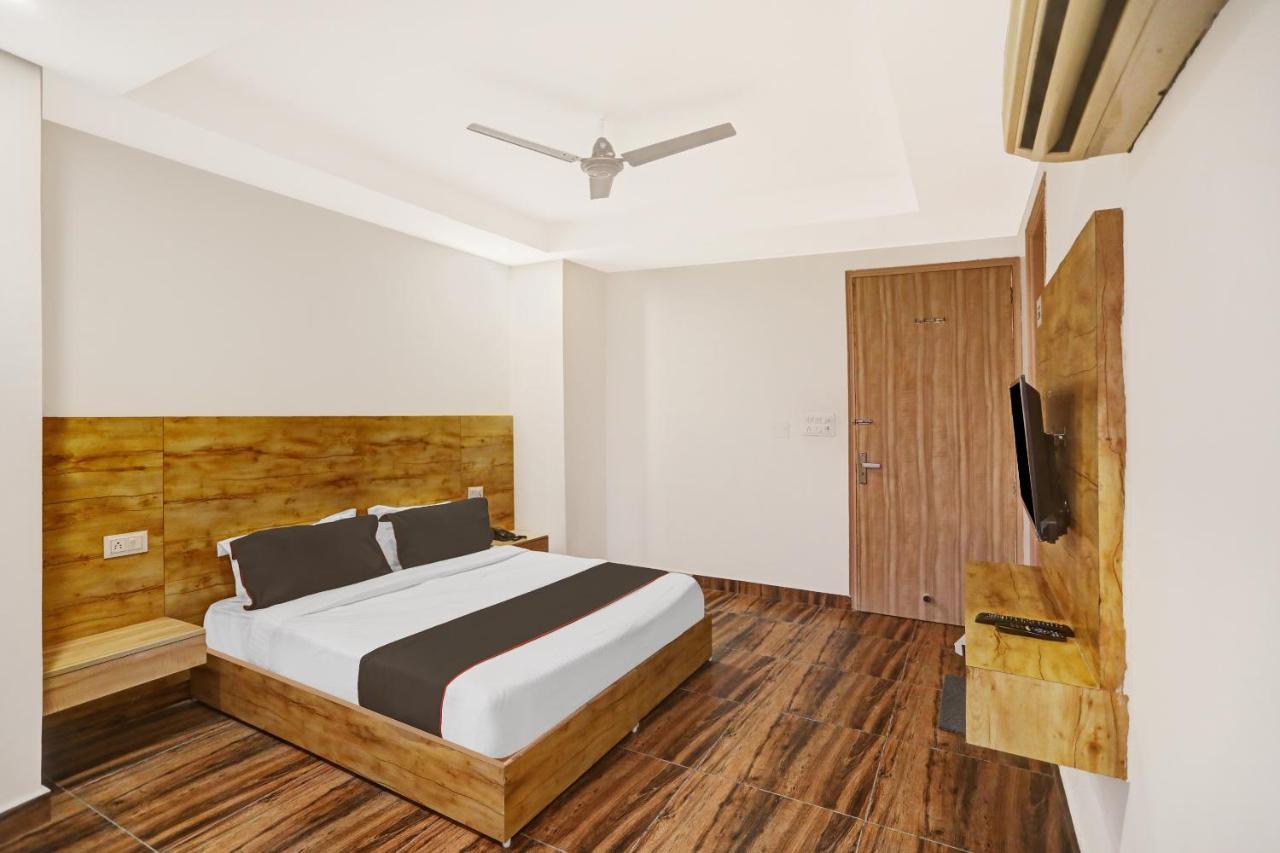 Oyo 81641 Collection O Hotel A1 Residency Új-Delhi Kültér fotó
